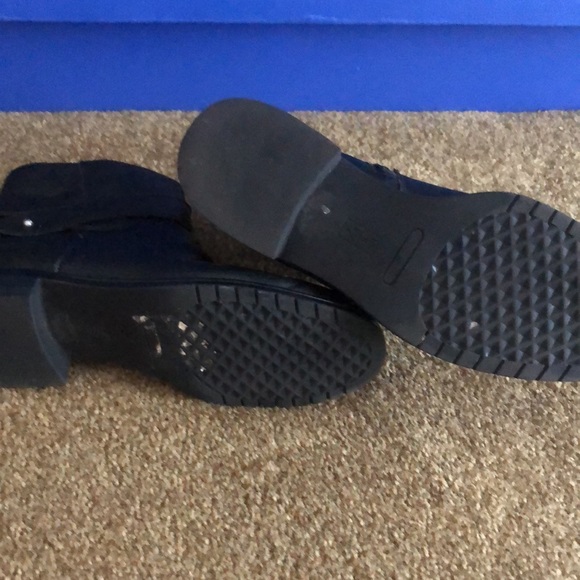 Cute black boots - Picture 2 of 5